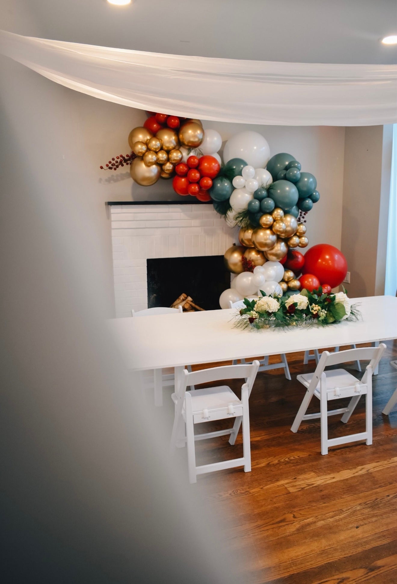 Modern Balloon Color Palettes for Holiday Gatherings
