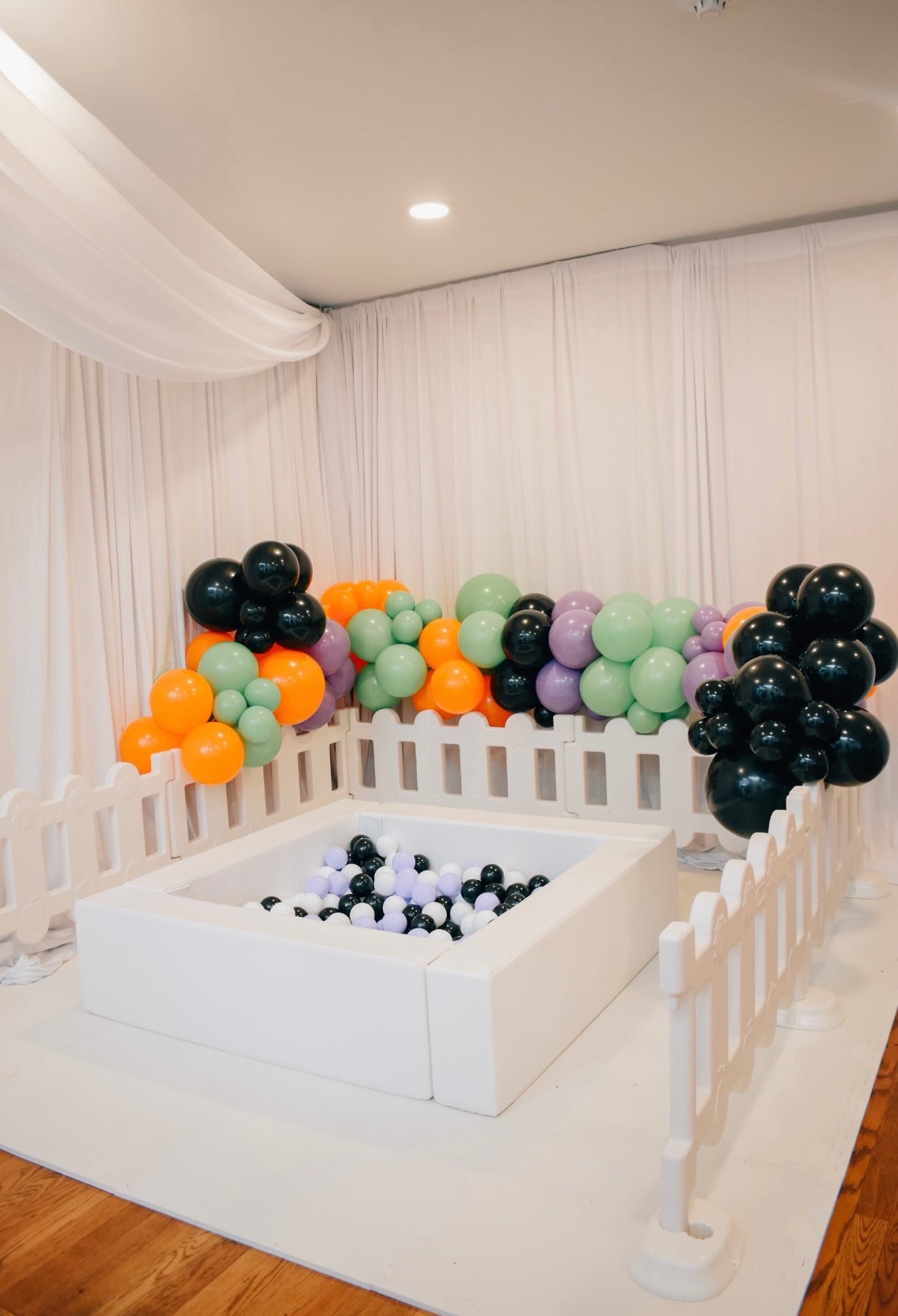 Trick or Treat Balloon Garland Kit