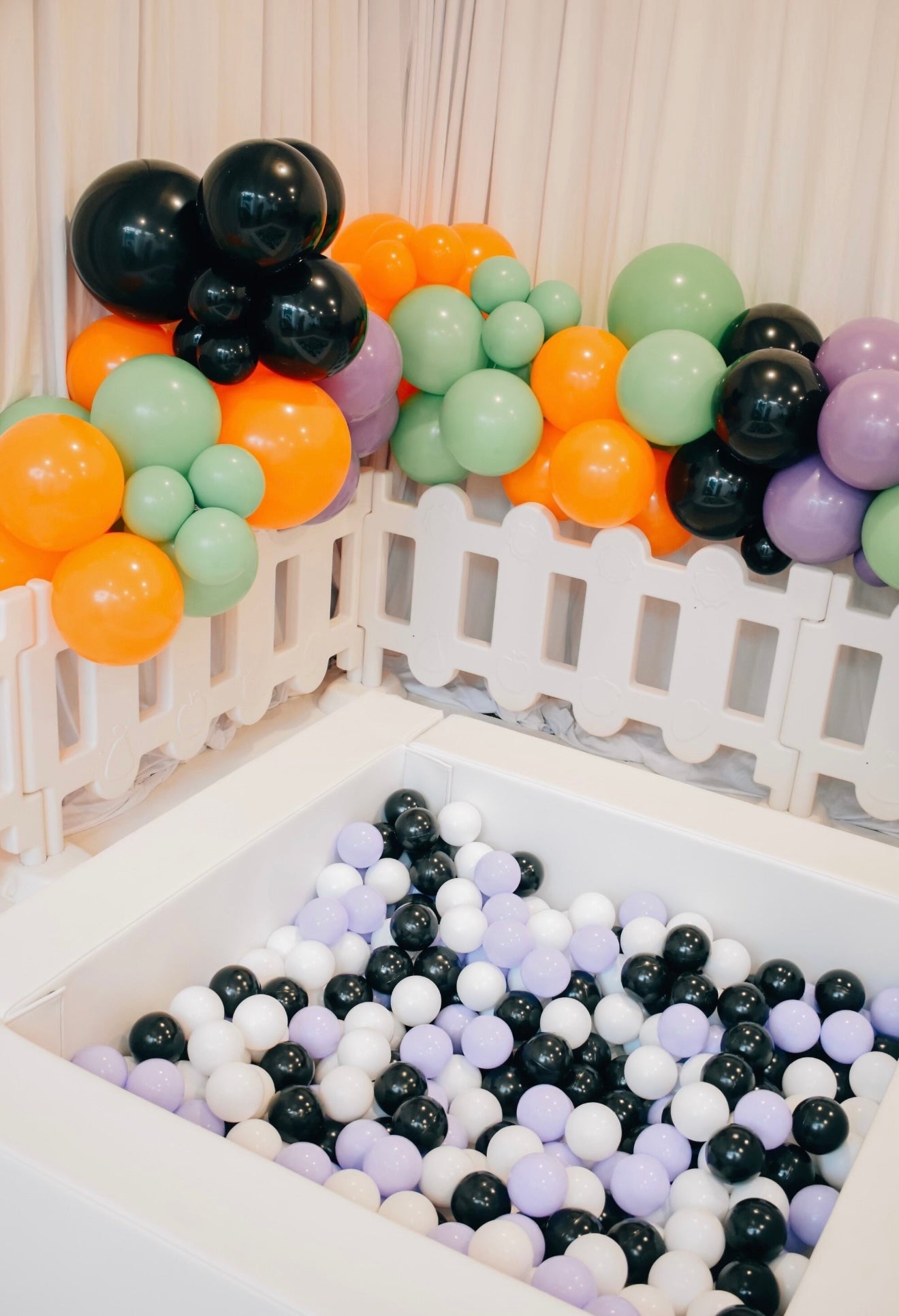 Trick or Treat Balloon Garland Kit